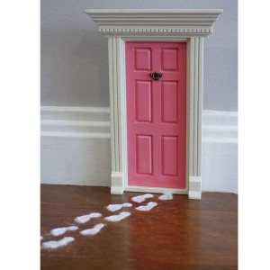 Normally I don't go for silly fantasy things like this, but it's so cute!  It gobsmacked me!